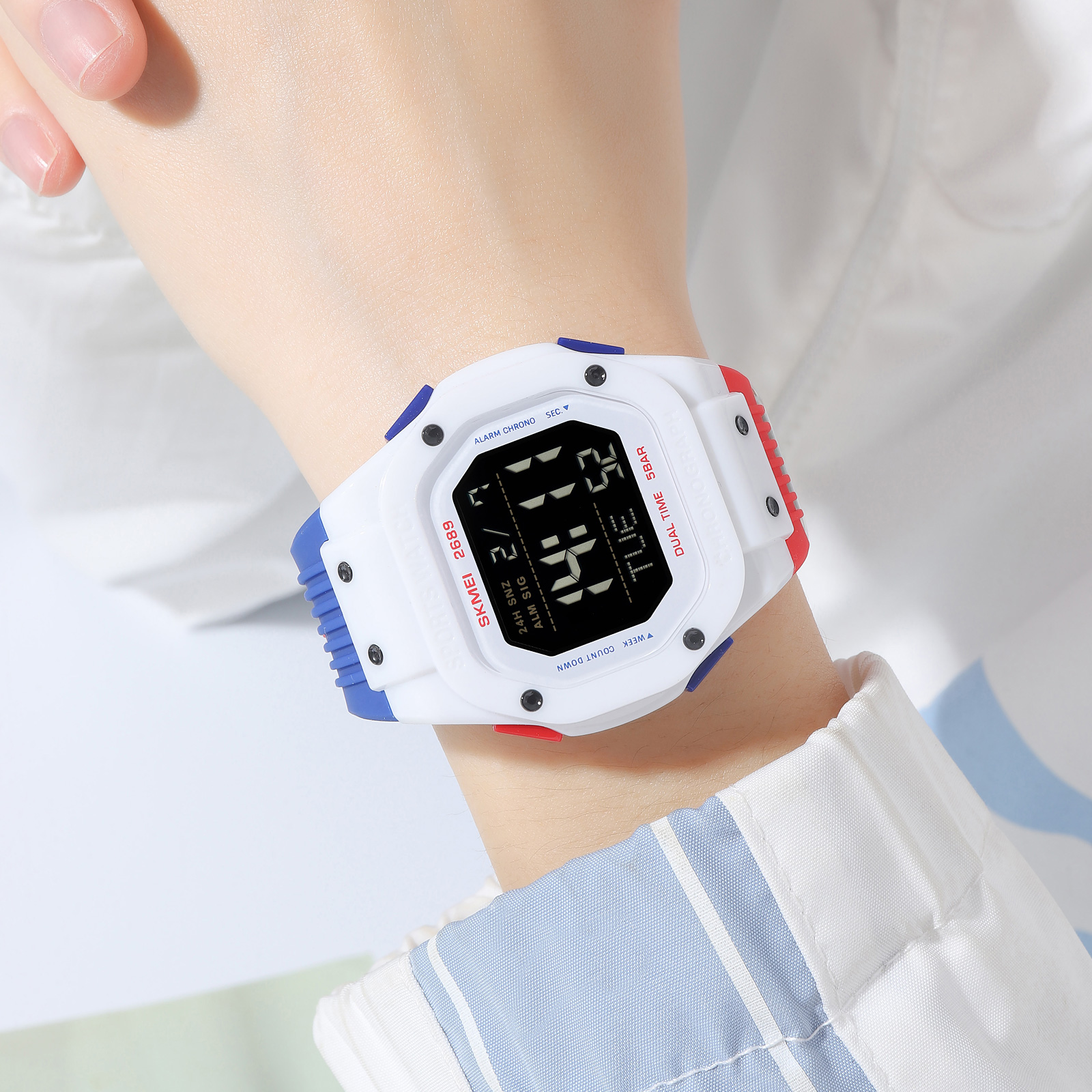 SKMEI 2689 Fashion Wristwatch  – Outdoor Lighting Electrical Box Bewertung und Preis